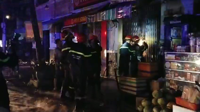 Nhân chứng vụ cháy làm 3 người chết: Oái oăm 2 lớp cửa bít lối thoát duy nhất ảnh 2