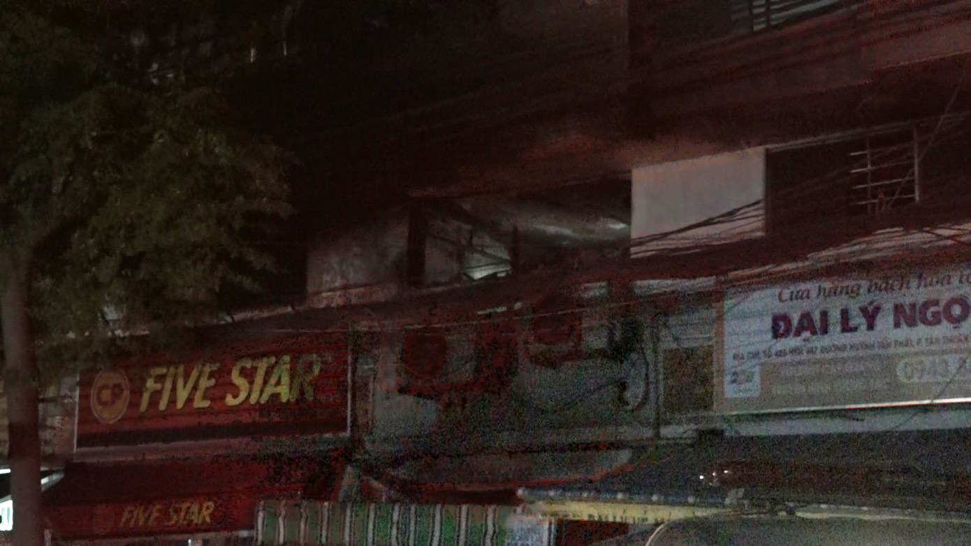 Cháy nhà trong đêm ở Sài Gòn, 3 người tử vong ảnh 1