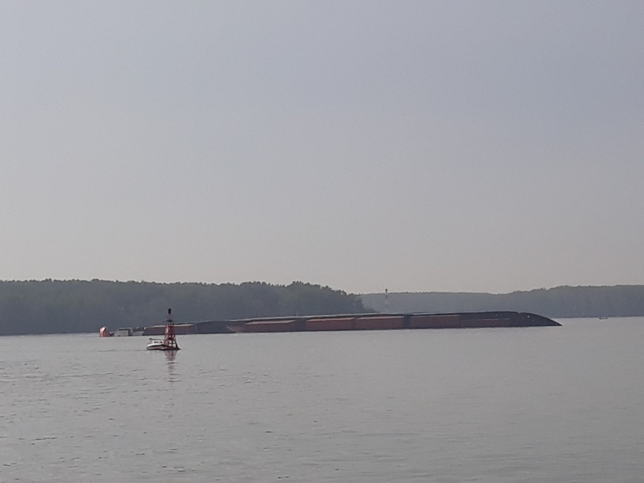 Ba người mất tích khi trục vớt tàu 8.000 tấn chìm ở Sài Gòn ảnh 1