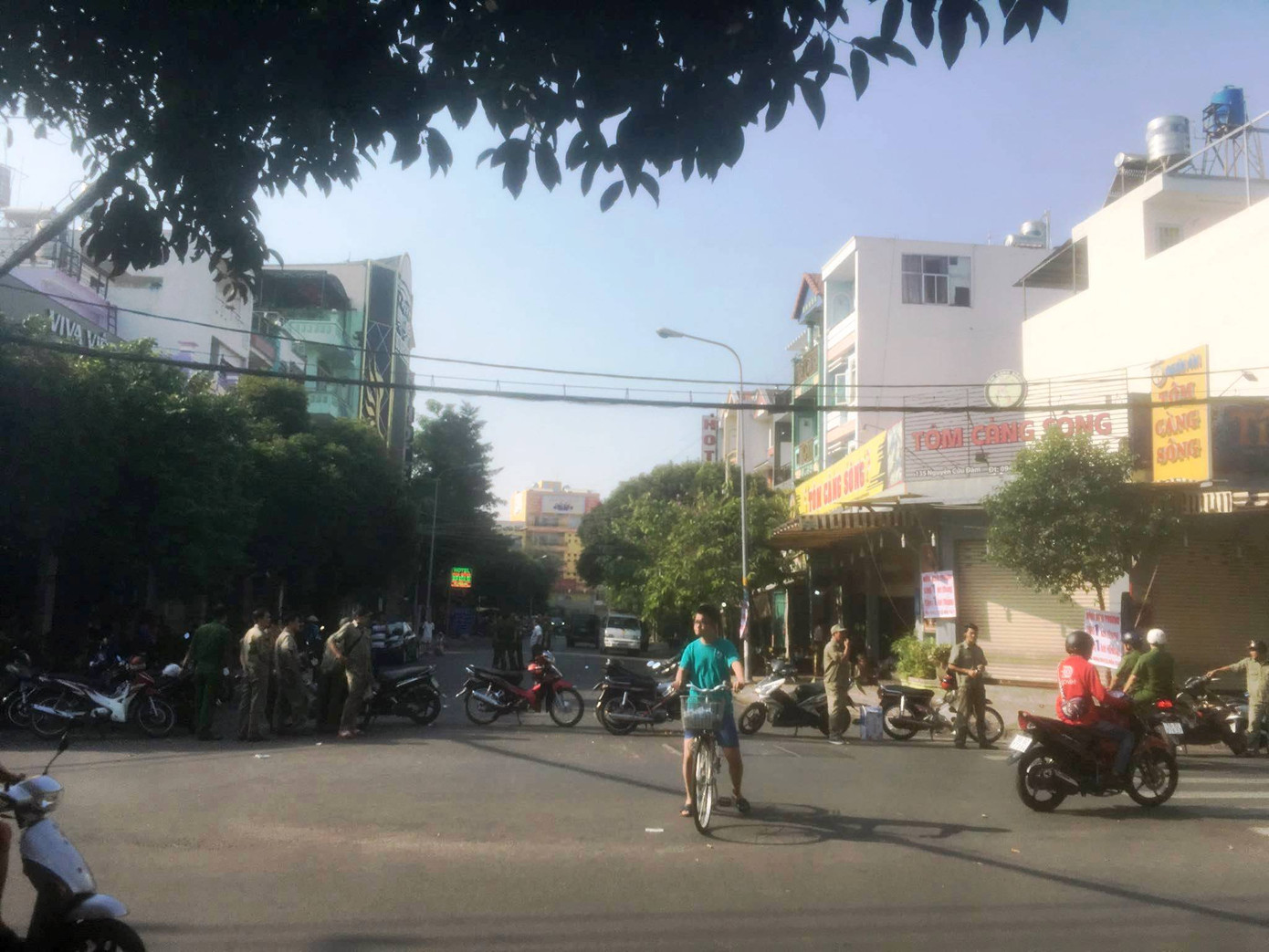 Mâu thuẫn trên bàn nhậu, đâm chết bạn nhậu đêm Noel ảnh 1