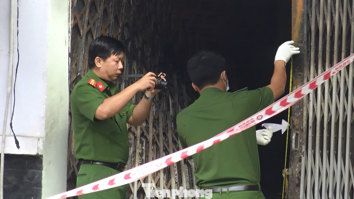 Ám ảnh hiện trường vụ cháy nhà trong đêm, 3 người chết ở Sài Gòn ảnh 11