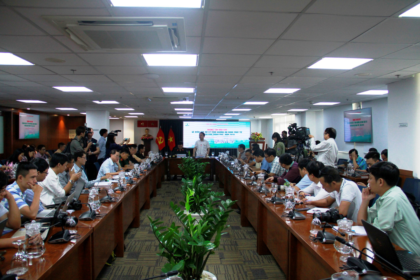 TPHCM diễn tập chống khủng bố sân bay, chiếm cơ quan công quyền ảnh 2