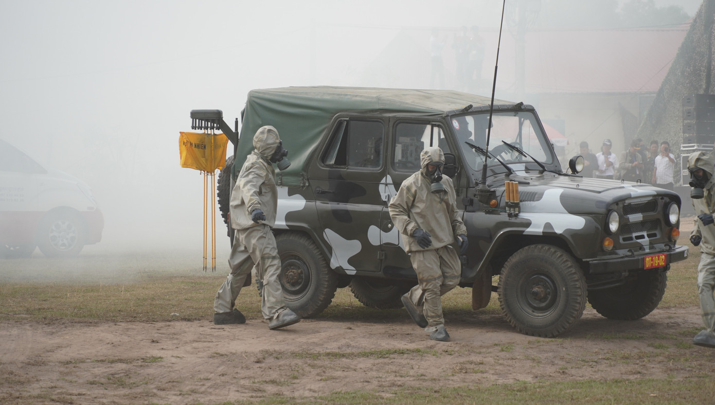 Binh sĩ và người dân Việt Nam và Campuchia diễn tập cứu nạn tại biên giới ảnh 5