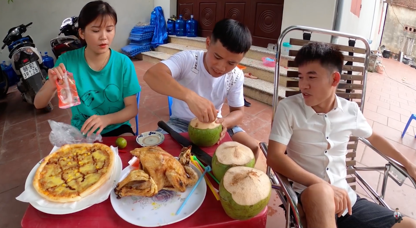 Con trai Bà Tân Vlog lại tiếp tục bị dân mạng chỉ trích vì làm clip “lấy cắp tiền heo đất“ ảnh 6