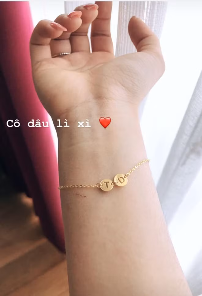 Chu đáo như cô dâu Viên Minh: Chuẩn bị cả lắc vàng tặng cho các chị em tới dự đám cưới ảnh 3