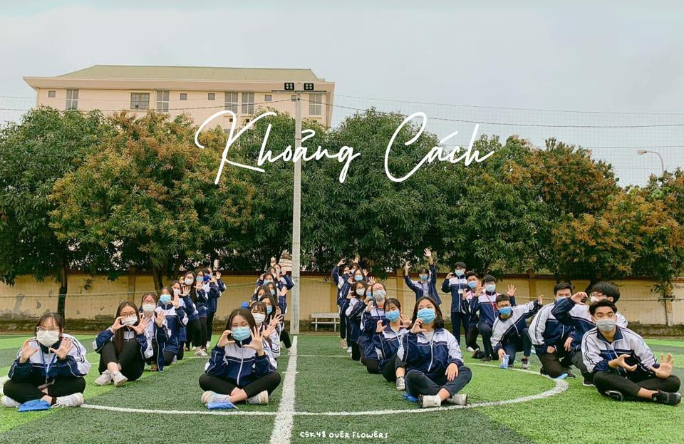 Teen THPT chuyên Phan Bội Châu chụp ảnh kỷ yếu mùa dịch theo thông điệp 5K của Bộ Y tế ảnh 2