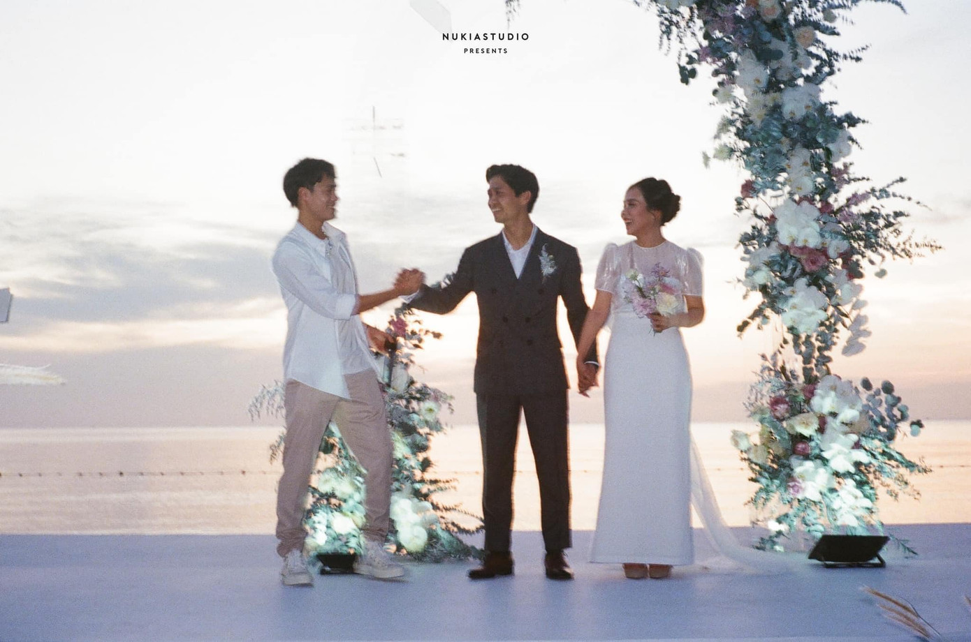 Văn Toàn được Công Phượng tặng iPhone 12, tiện thể “gạ gẫm” Viên Minh tặng nốt MacBook ảnh 2