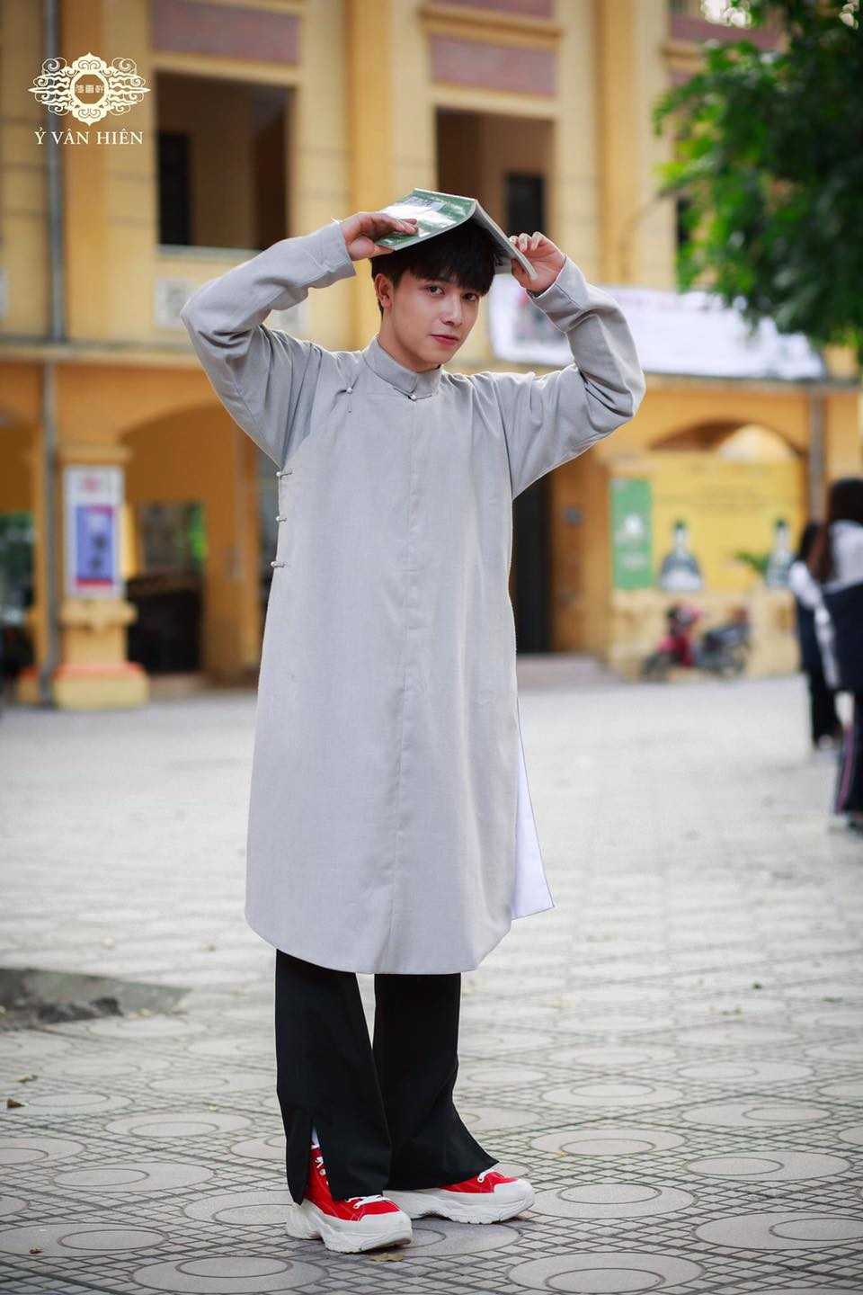 Ai bảo con trai mặc áo dài là không đẹp thì xem ngay bộ ảnh này, chắc chắn sẽ nghĩ khác! ảnh 5