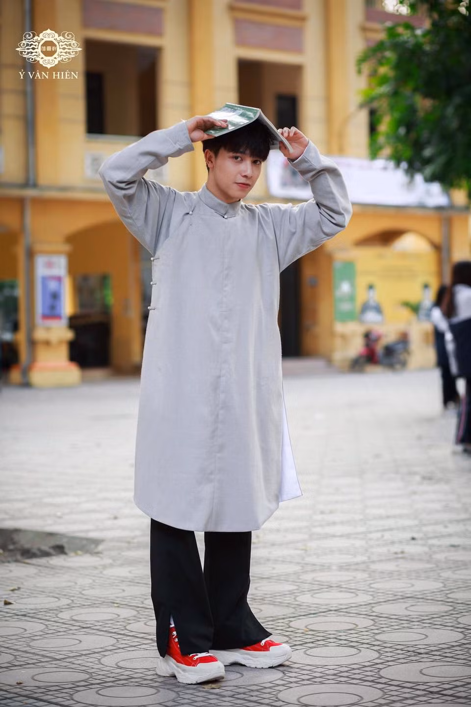Ai bảo con trai mặc áo dài là không đẹp thì xem ngay bộ ảnh này, chắc chắn sẽ nghĩ khác! ảnh 5