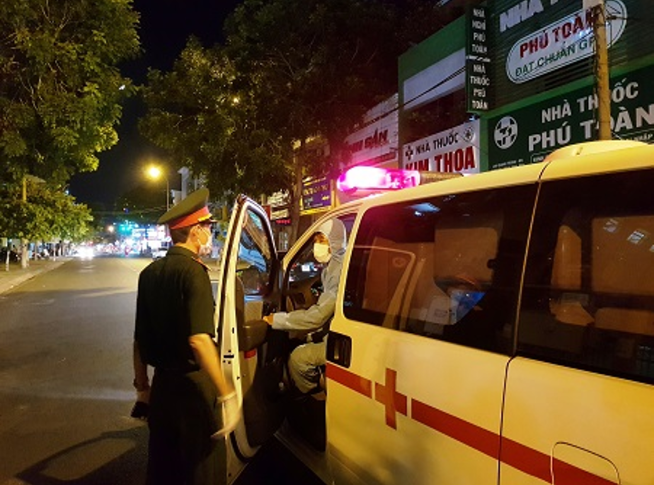 Hình ảnh Hà Nội cuối tuần sau lệnh đóng cửa bar, karaoke, hàng quán vỉa hè ảnh 15 Hình ảnh Hà Nội cuối tuần sau lệnh đóng cửa bar, karaoke, hàng quán vỉa hè ảnh 15