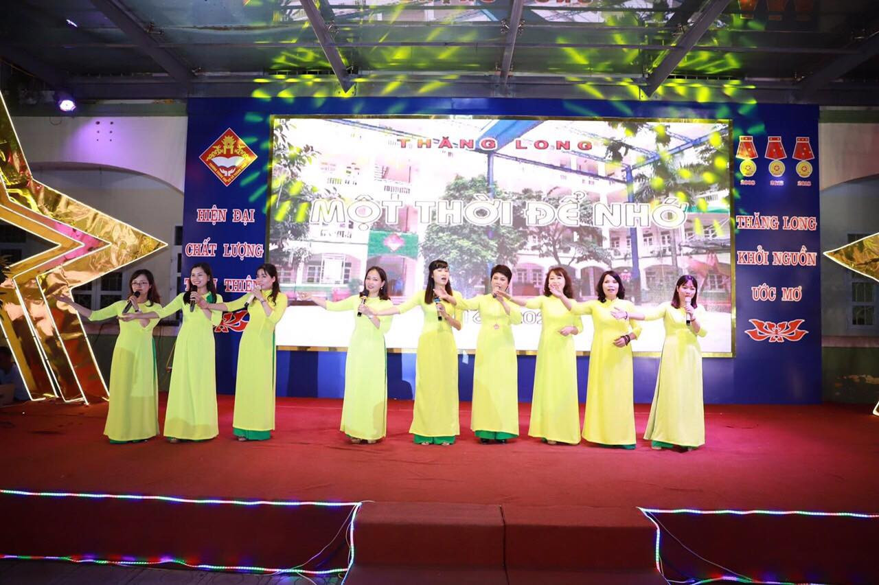 Hà Nội: Buổi lễ ra trường đầy xúc động của các bạn học sinh lớp 9 THCS Thăng Long ảnh 6