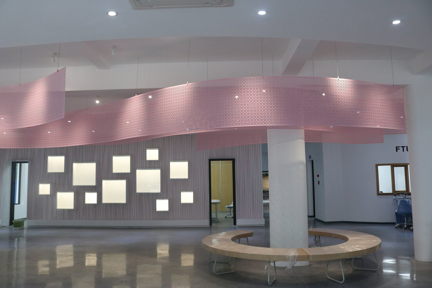 Tòa nhà màu hồng “công chúa” siêu dễ thương của ĐH Ngoại Thương, sinh viên tha hồ check-in ảnh 6