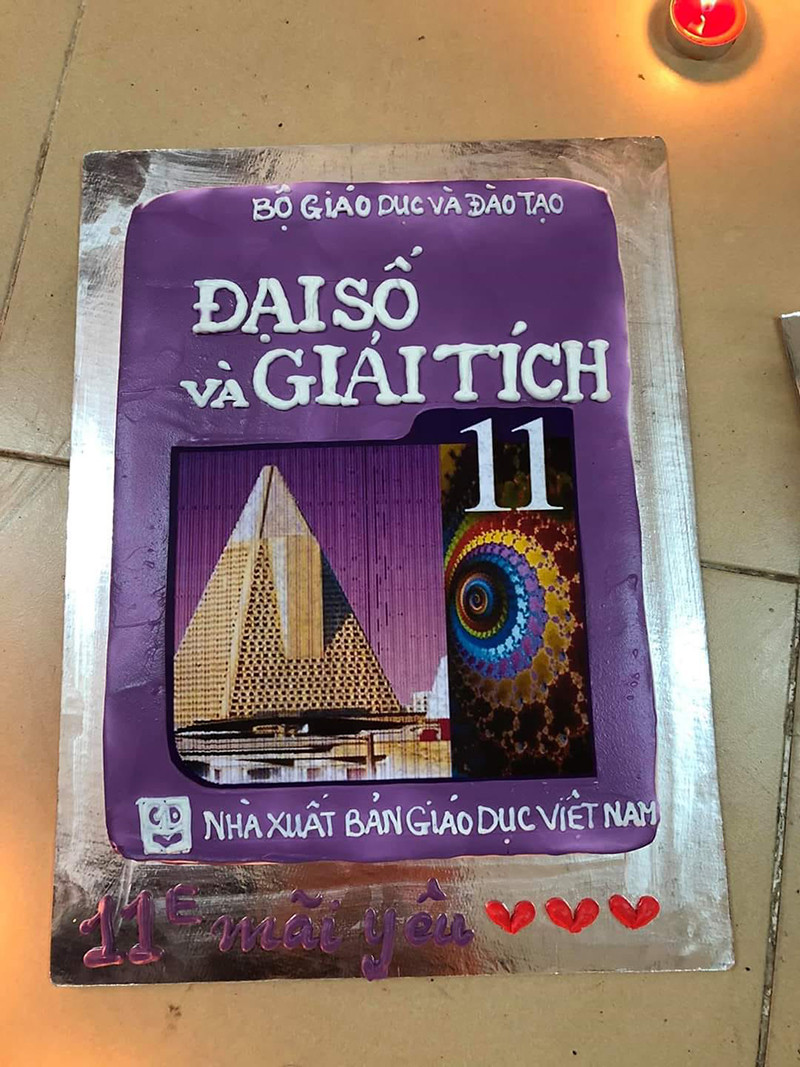 Teen đặt bánh sinh nhật tặng giáo viên: Nhìn phát biết ngay là thầy cô dạy môn gì ảnh 4