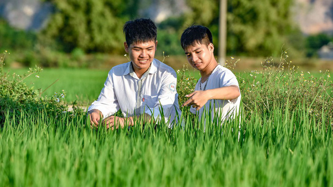 Nam sinh 10 năm cõng bạn đến trường: “Dù ĐH Y Hà Nội có đặc cách, mình cũng xin từ chối“ ảnh 1
