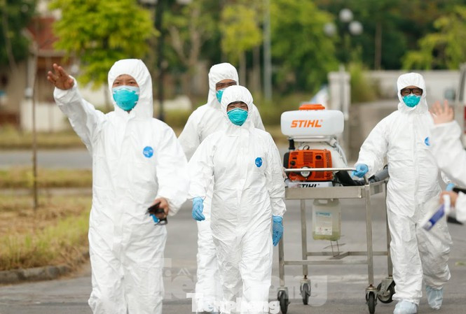 Sáng 4/8: Thêm 10 ca mắc COVID-19 mới, tiếp tục có nhân viên y tế nhiễm bệnh ảnh 1