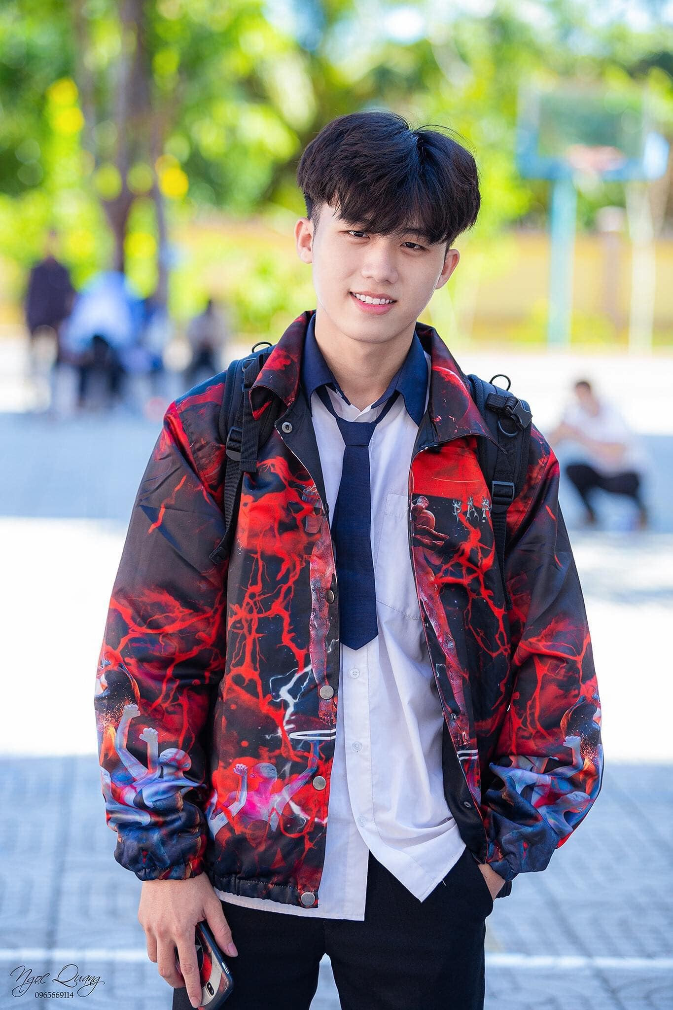 Nam sinh đeo khẩu trang vẫn bị dân mạng “phát hiện” ra nhan sắc “không phải dạng vừa đâu“ ảnh 3