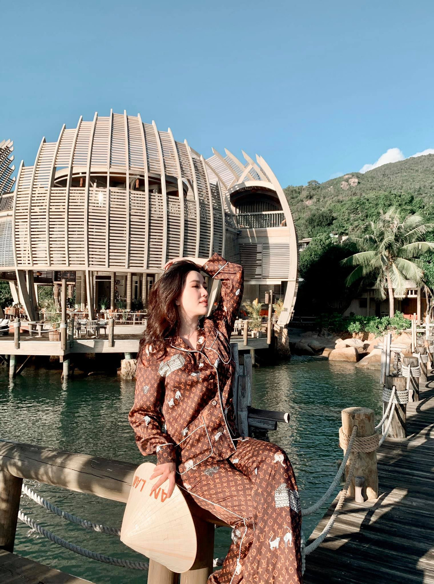 Bảo Thy khoe xế cưng mới sắm nhưng biển số hai chiếc "siêu xe" mới đáng ghen tỵ ảnh 3