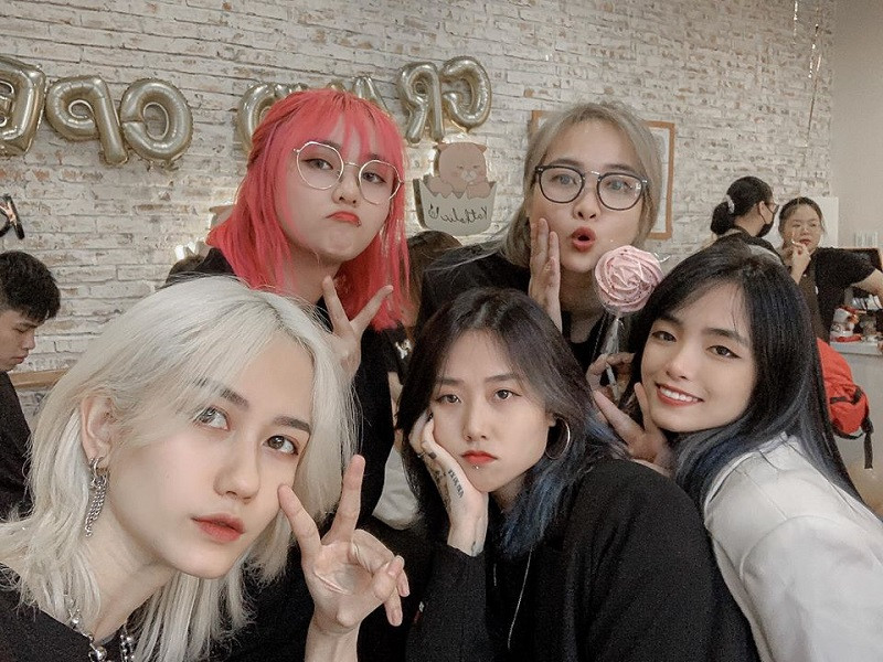 Dàn streamer, gamer hội tụ chúc mừng Linh Ngọc Đàm khai trương quán cà phê mèo ảnh 10