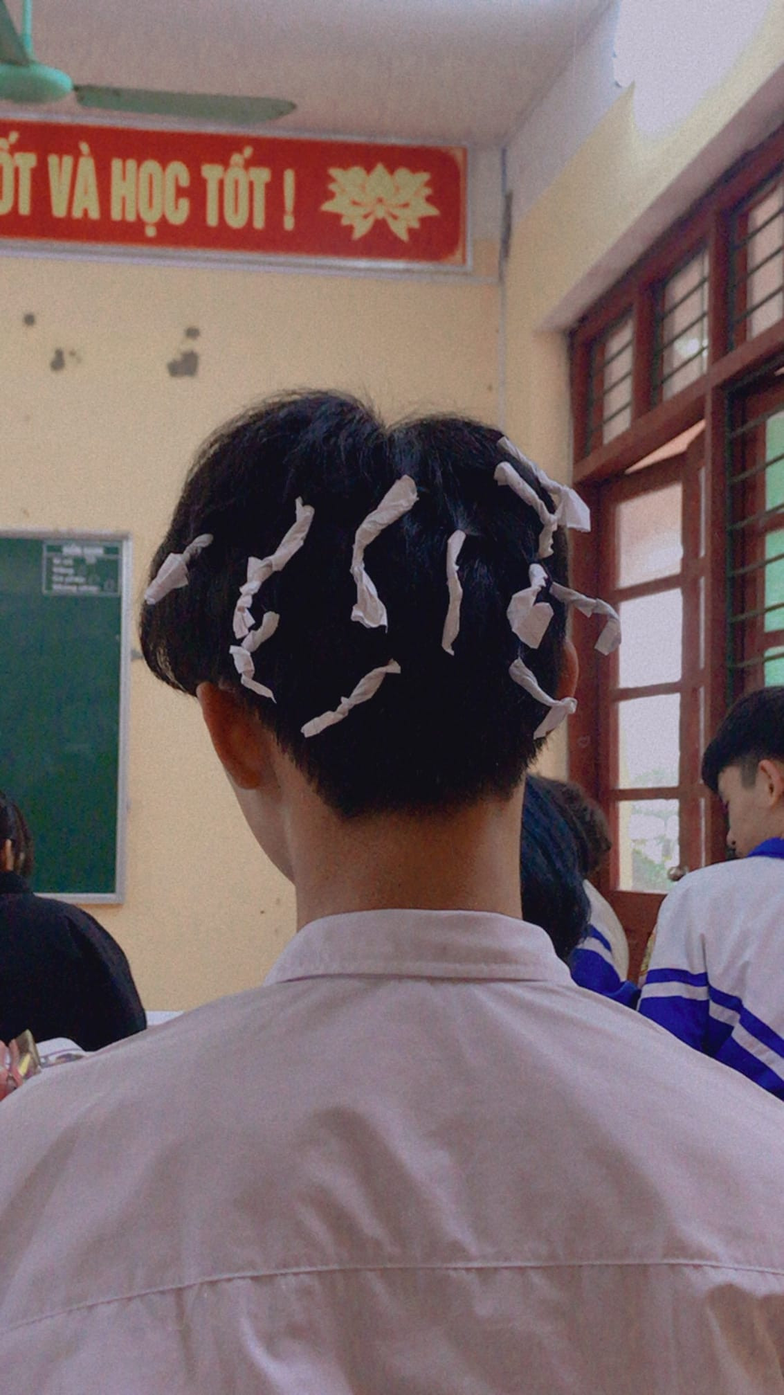 1001 “chiêu trò” làm đẹp của hội học sinh dịp Tết: Làm nail, uốn tóc với giá... 0 đồng! ảnh 2