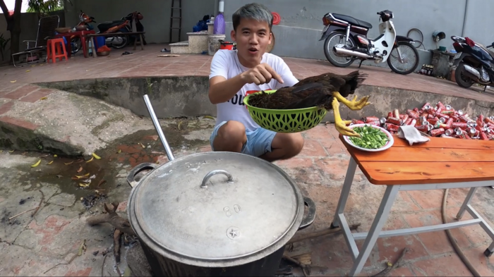 Sở Thông tin và Truyền thông Bắc Giang vào cuộc vụ Hưng Vlog nấu cháo gà còn nguyên lông ảnh 1