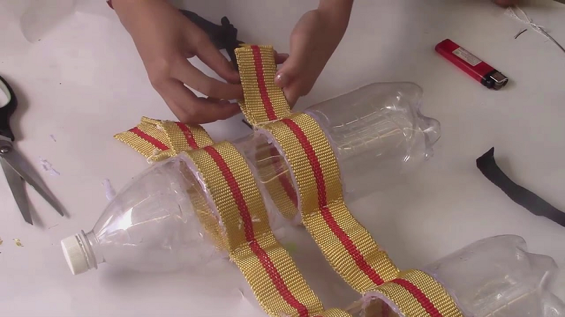 Sáng chế áo phao cứu sinh bằng vỏ chai nhựa của học sinh lớp 5 trở nên “hot” trong mùa lũ ảnh 2