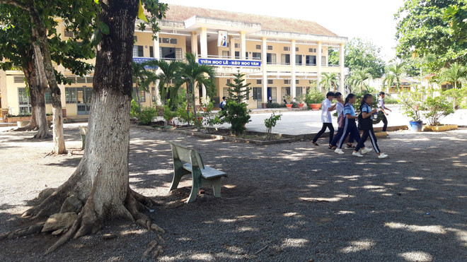 Tây Ninh: Thầy giáo dạy Sinh học bị tố dâm ô các nam sinh trong nhiều tháng liền ảnh 1