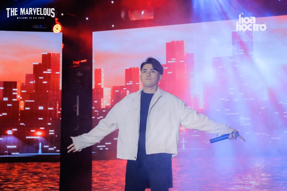 Bùng nổ cảm xúc với đêm đại nhạc hội chào tân binh “The Phenomenon” của sinh viên Báo chí ảnh 7