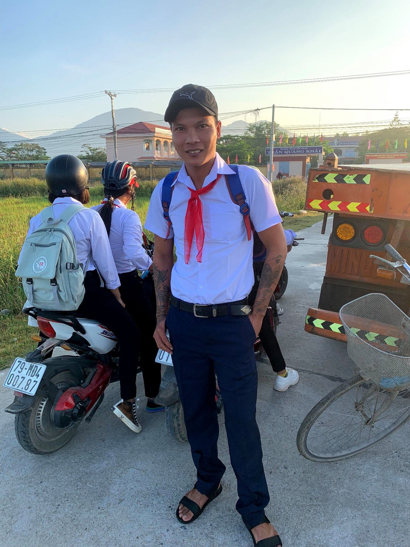 Kênh YouTube hàng triệu lượt theo dõi của “phụ hồ hot nhất Việt Nam” sắp bị xóa sổ? ảnh 3