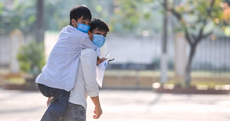 Nam sinh 10 năm cõng bạn đến trường: “Dù ĐH Y Hà Nội có đặc cách, mình cũng xin từ chối“ ảnh 2