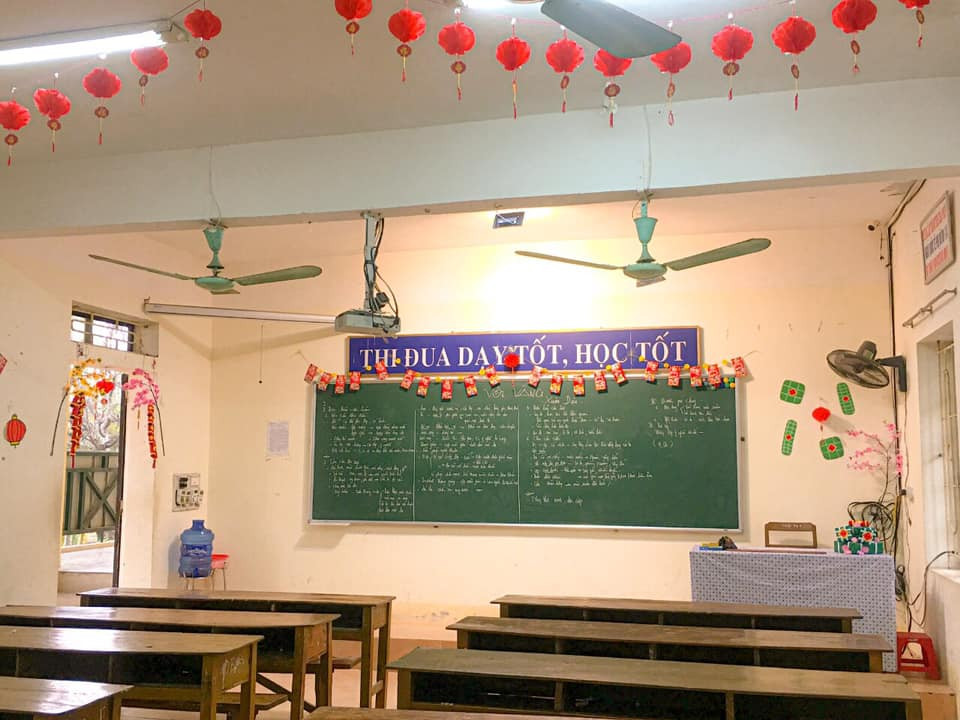 Teen Ninh Bình trang hoàng lớp học đón Tết: Lì xì, câu đối đỏ, bánh chưng xanh đều có đủ! ảnh 4