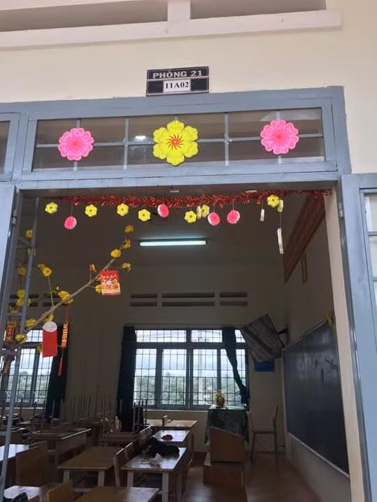 Các bạn học sinh trang trí lớp học đón Tết: Thỏa sức sáng tạo và khoe độ khéo tay! ảnh 5