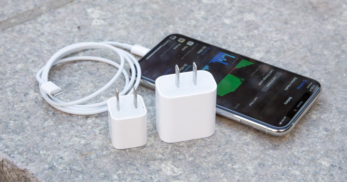 Apple có thể phải trang bị củ sạc cho iPhone 12, lý do bảo vệ môi trường chưa thuyết phục? ảnh 1