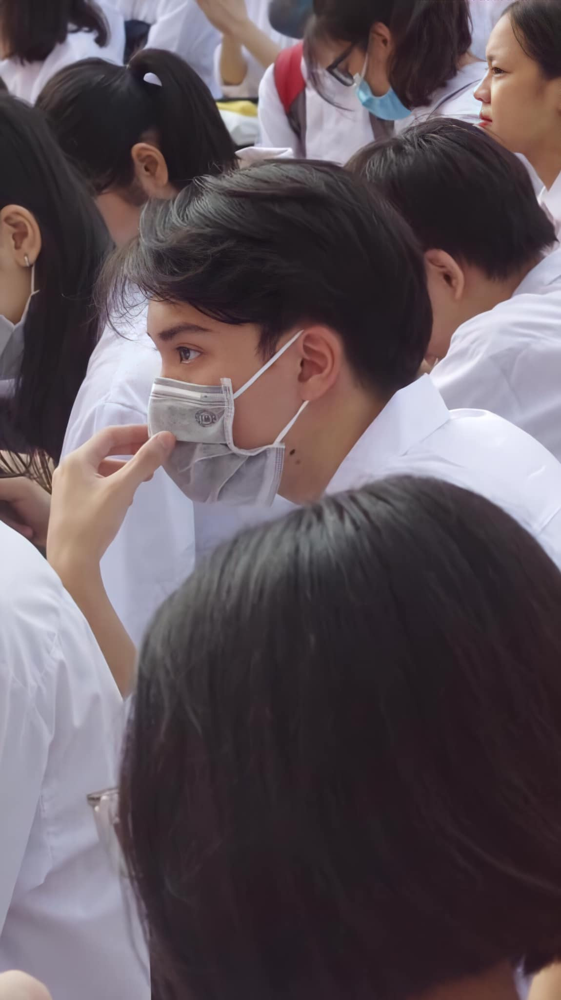 Nam sinh đeo khẩu trang vẫn bị dân mạng “phát hiện” ra nhan sắc “không phải dạng vừa đâu“ ảnh 2
