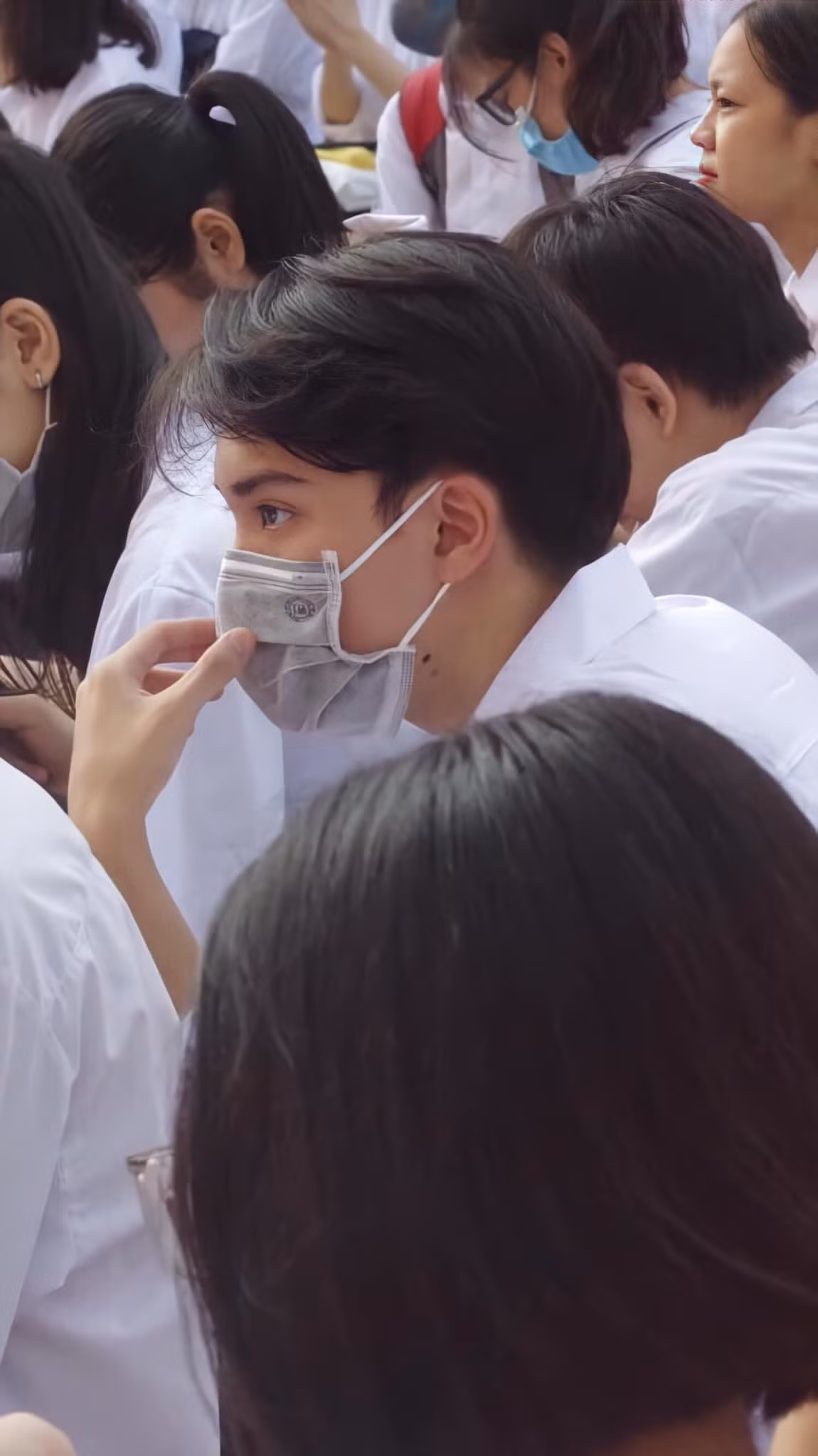 Nam sinh đeo khẩu trang vẫn bị dân mạng “phát hiện” ra nhan sắc “không phải dạng vừa đâu“ ảnh 2