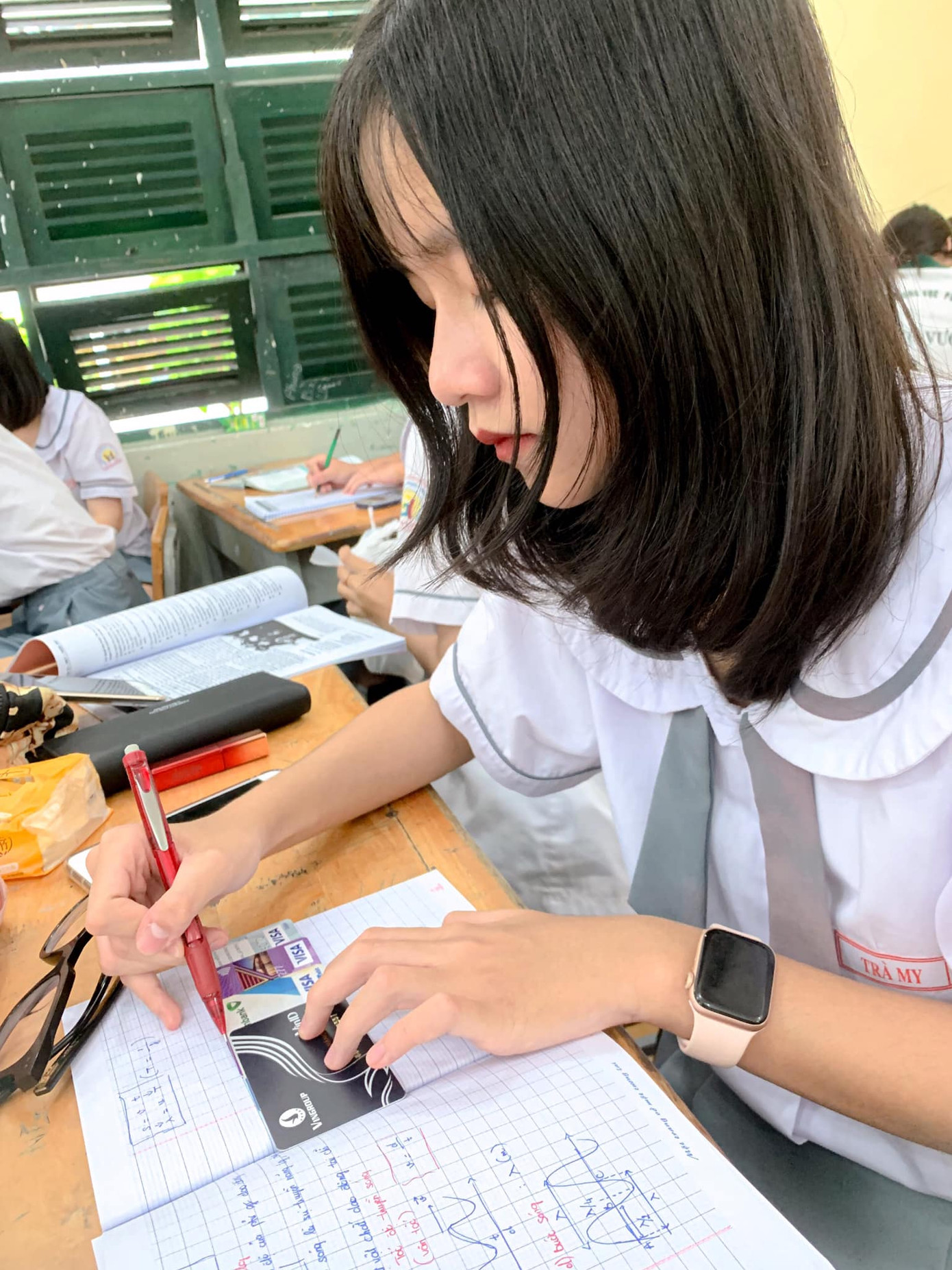 Thầy giáo chơi lớn “đu trend” cùng học sinh: Có tất cả nhưng lại thiếu thước kẻ! ảnh 6