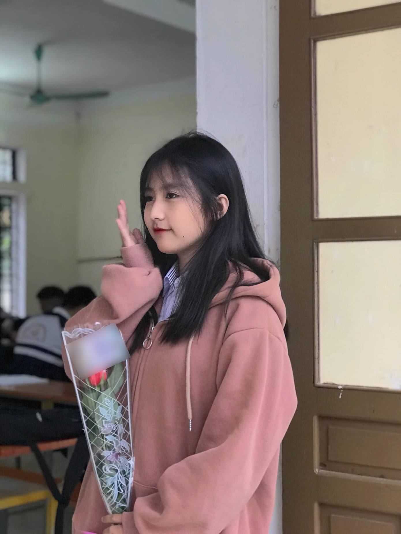 Chụp ảnh “sương sương” đứng trước cửa lớp, nữ sinh Hà Tĩnh được dân mạng “rần rần” thả tim ảnh 2