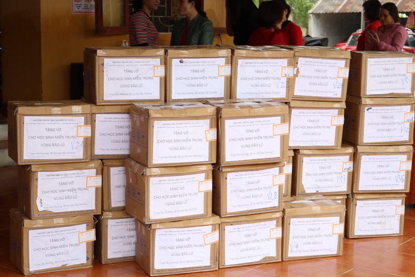 Thầy trò trường THCS Cầu Giấy (Hà Nội) chung tay ủng hộ “khúc ruột” miền Trung ảnh 2