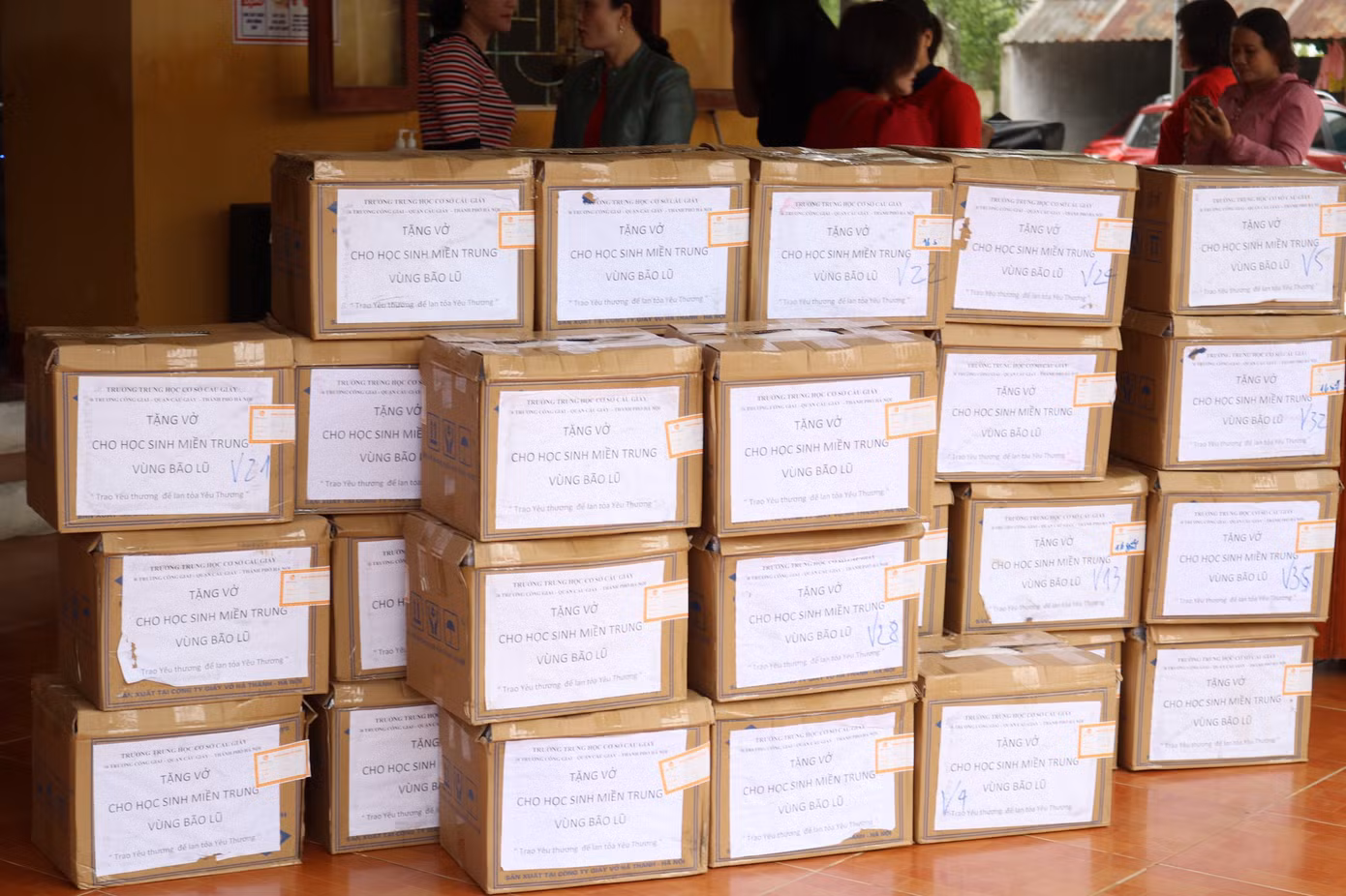 Thầy trò trường THCS Cầu Giấy (Hà Nội) chung tay ủng hộ “khúc ruột” miền Trung ảnh 2