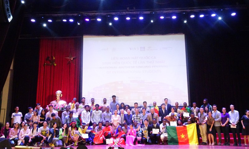 Sinh viên ĐHQG Hà Nội háo hức chờ đợi Liên hoan hát Quốc ca sinh viên Quốc tế lần II ảnh 1