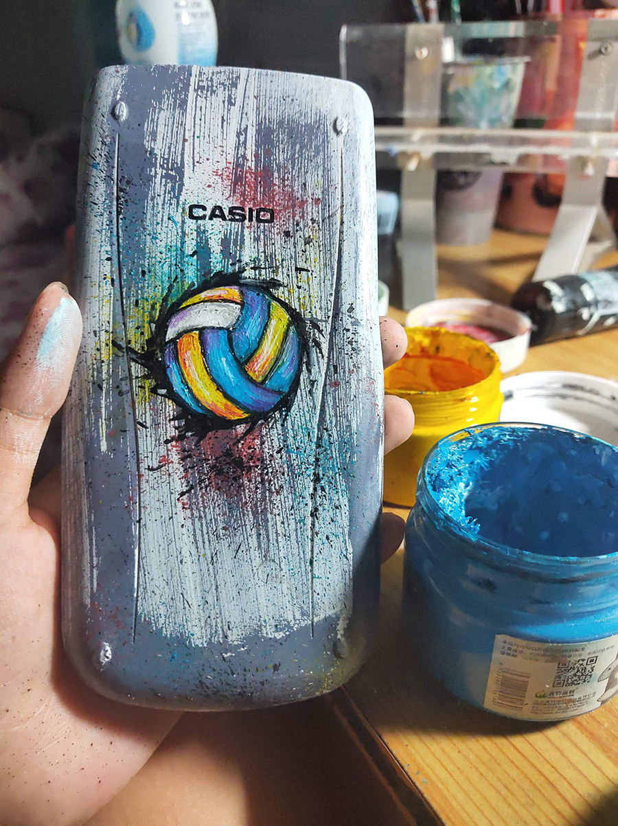 Sợ mất máy tính cầm tay, hội teen đã sáng tạo ra một “trend” độc đáo thế này đây! ảnh 7