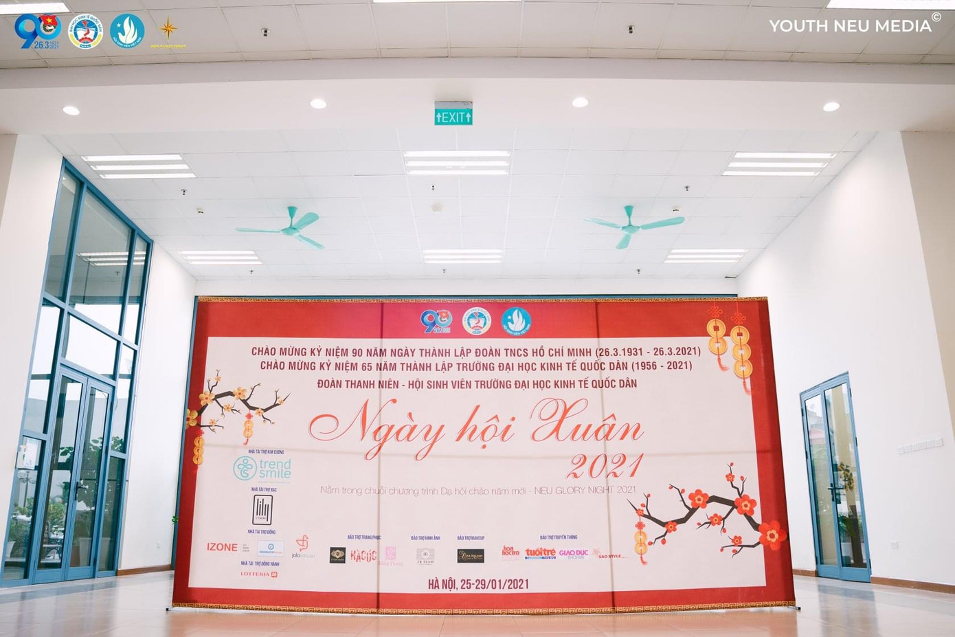 Triển lãm “Vang bóng” và triển lãm “Tái sinh“: Chuỗi sự kiện chào năm mới NEU GLORY NIGHT ảnh 1