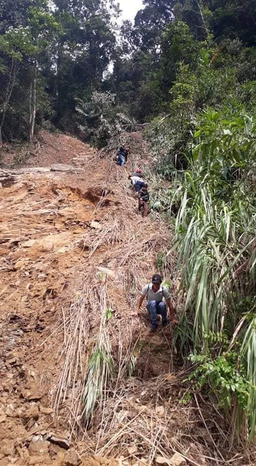 Trường học ở Quảng Trị ngập trong bùn đất dày 1m, học sinh không thể đến trường gần 3 tuần ảnh 5