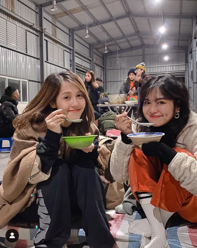 Hậu Hoàng hé lộ sắp ra sản phẩm mới, đăng loạt ảnh hậu trường với khách mời đặc biệt ảnh 1