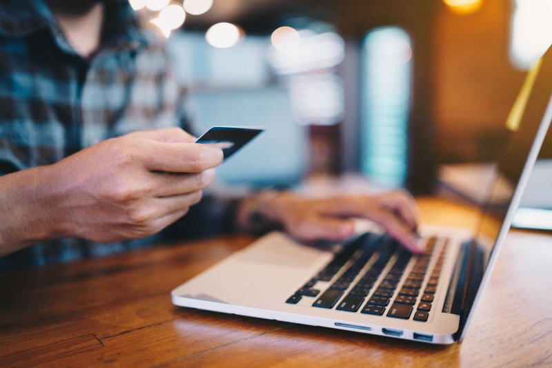 4 lý do bạn nên chuyển ngay việc dùng tiền mặt sang thanh toán bằng thẻ ảnh 1