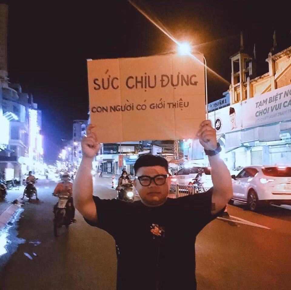 Từ câu nhầm lẫn “sức chịu đựng con người có giới thiệu”, giới trẻ sáng tạo ra “trend” mới ảnh 1