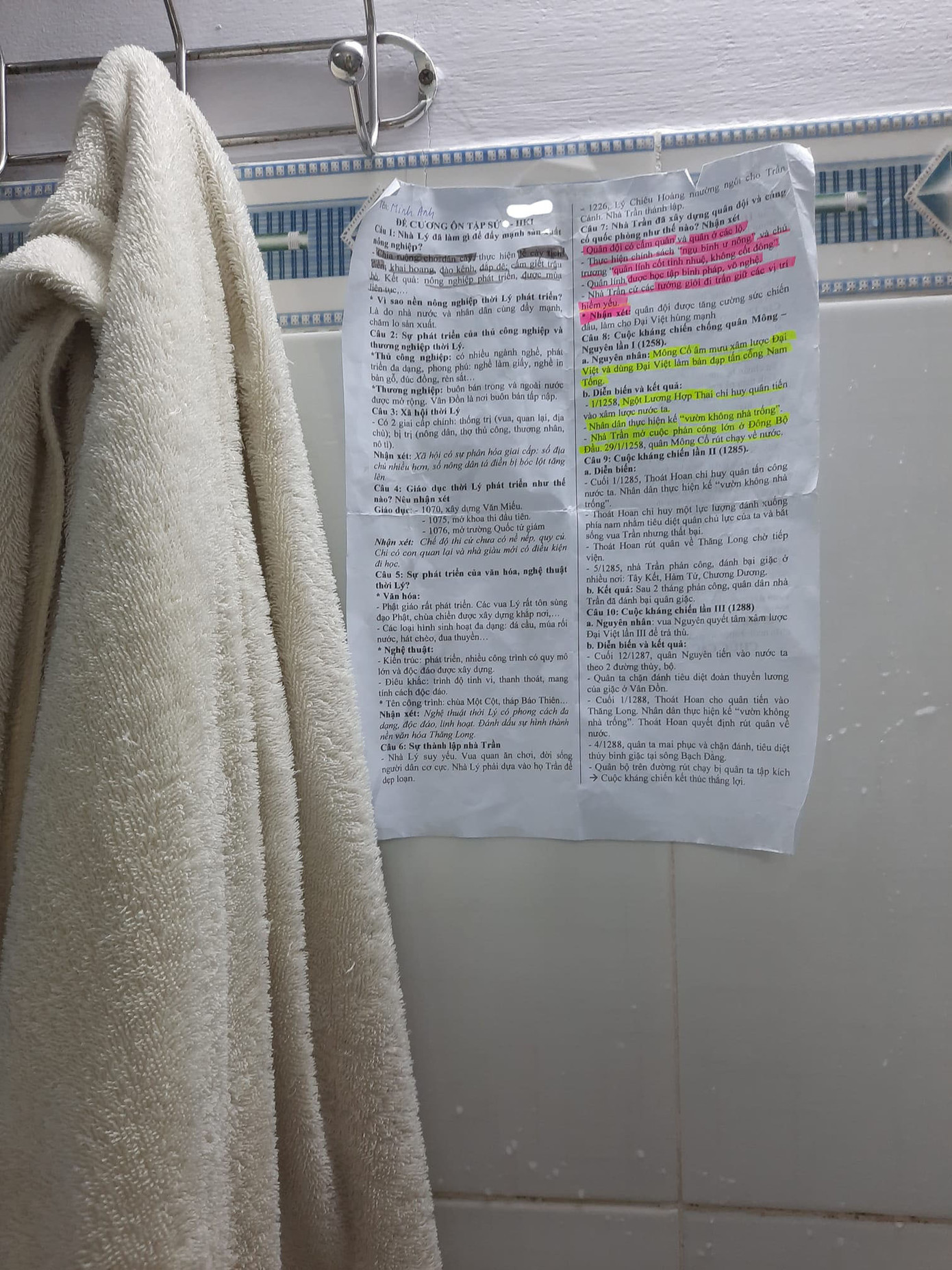 Loạt ảnh mùa thi của teen: “Choáng” với lịch sử tìm kiếm trên web, “tậu” đôi giày Hoá học ảnh 9