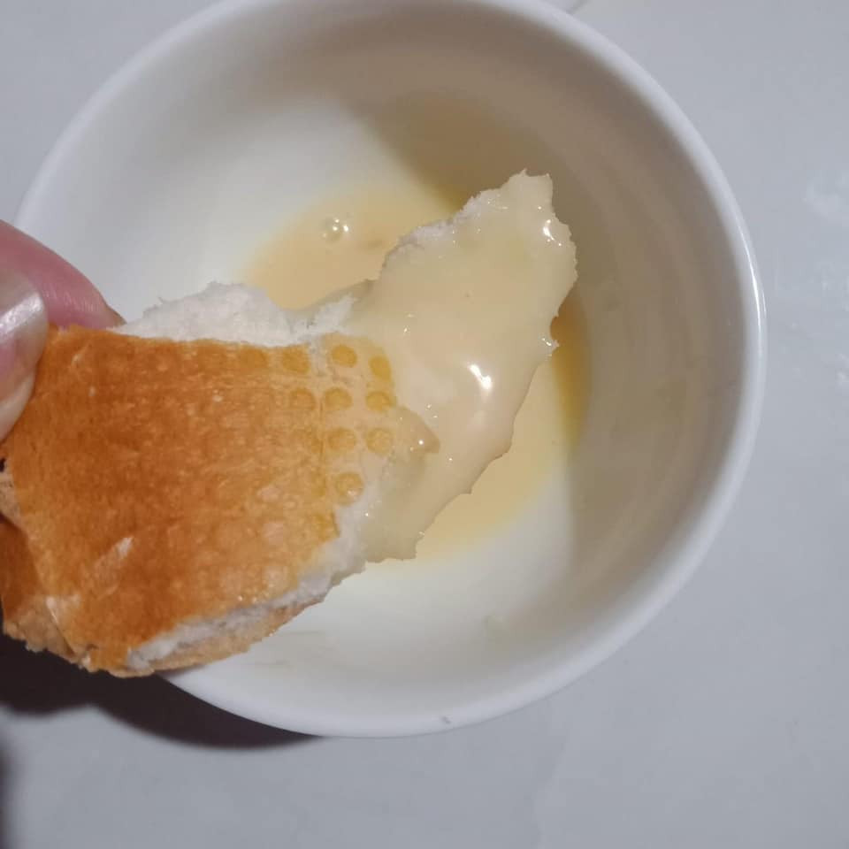 Món bánh mì chấm sữa đặc “thần thánh” của người Việt bỗng làm “dậy sóng” dân mạng quốc tế ảnh 4