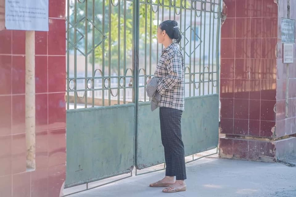 Hình ảnh xúc động trong mùa thi năm 2020: Mẹ luôn là người tuyệt vời nhất! ảnh 2