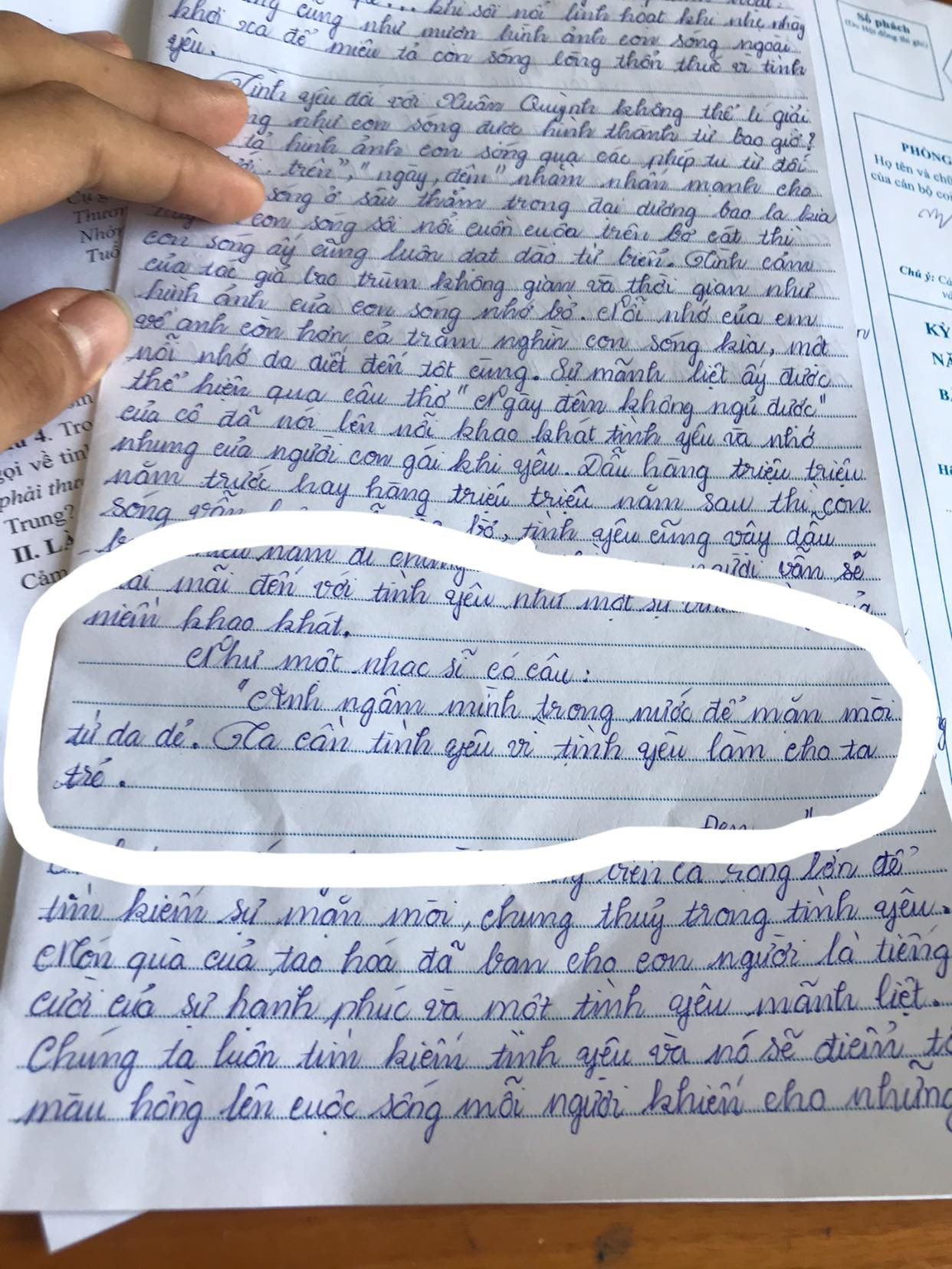 Trích lời bài hát của Đen Vâu vào bài thi môn Văn, tưởng vô lý nhưng lại cực hợp lý! ảnh 1