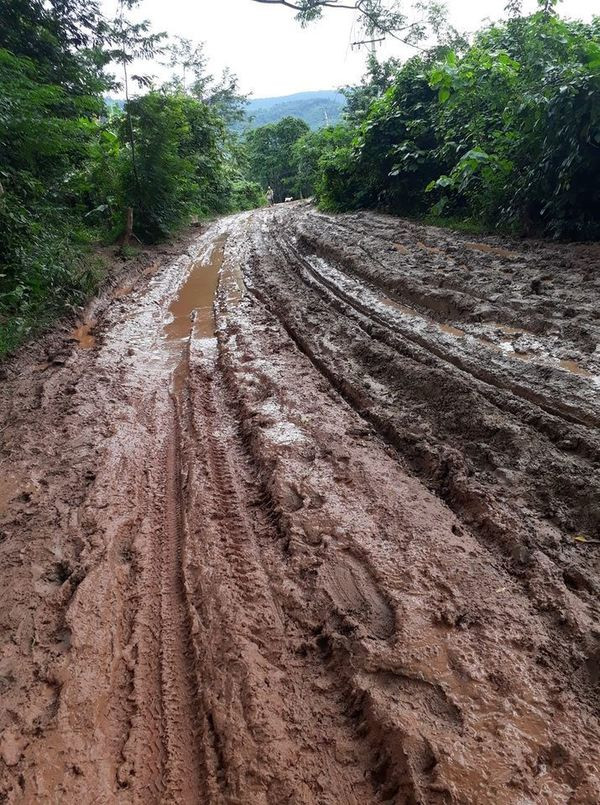 Học sinh nói thèm cơm, thầy giáo vùng cao vét sạch tiền trong túi đáp ứng mong ước của trò ảnh 4